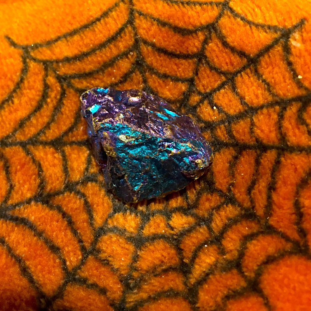 NEW🔮 Peacock Ore crystal, small in size, colors vary from blue, pink, green.